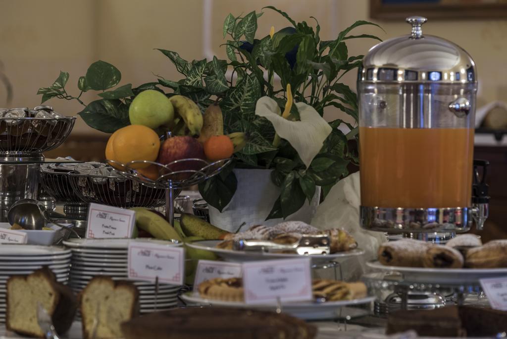 Hotel Villa Del Cardinale Norma Екстериор снимка