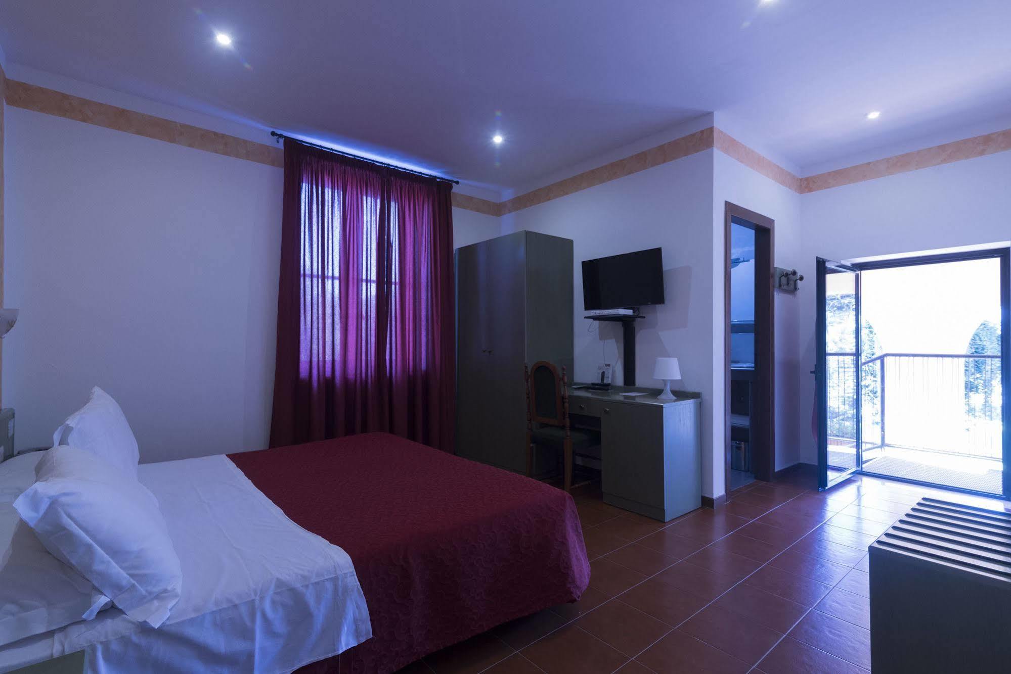 Hotel Villa Del Cardinale Norma Екстериор снимка
